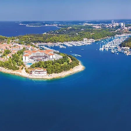 3 Bedroom Gorgeous In Пула