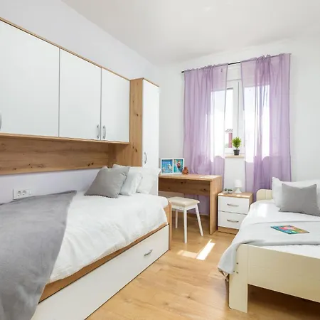 3 Bedroom Gorgeous In Ferienhaus