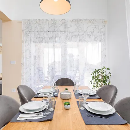 3 Bedroom Gorgeous In Пула