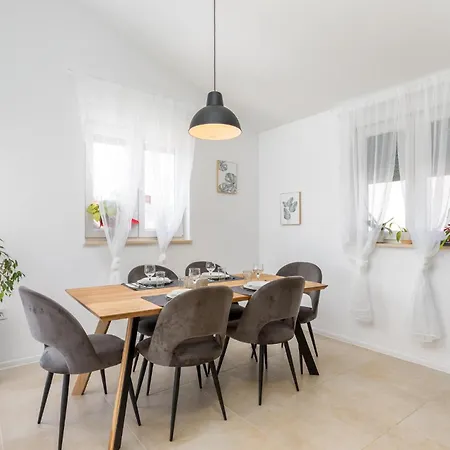3 Bedroom Gorgeous In Ferienhaus *