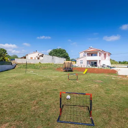 3 Bedroom Gorgeous In * Pola