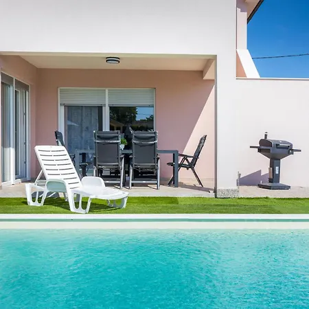 Ferienhaus 3 Bedroom Gorgeous In Pula