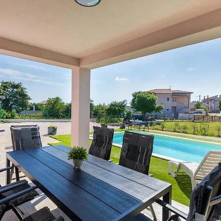 3 Bedroom Gorgeous In Ferienhaus