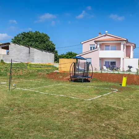 3 Bedroom Gorgeous In Дом отдыха