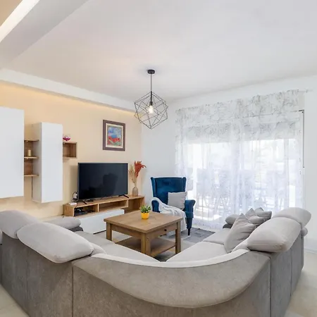 3 Bedroom Gorgeous In * Пула